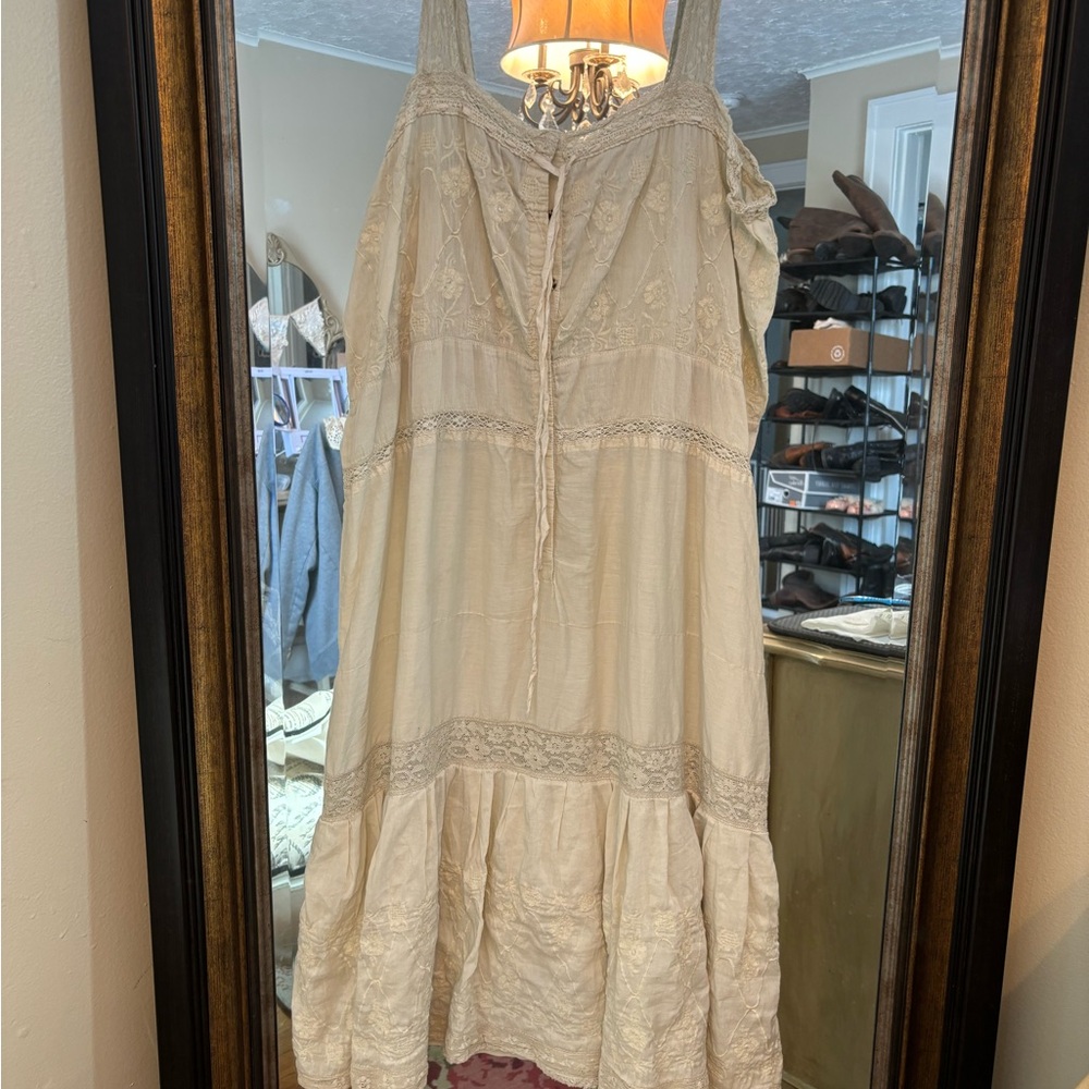 Elegant Cream Lace Dress